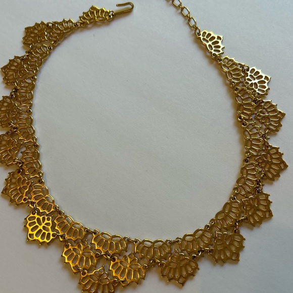 Vintage Trifari Gold Floral Necklace - Picture 5 of 7